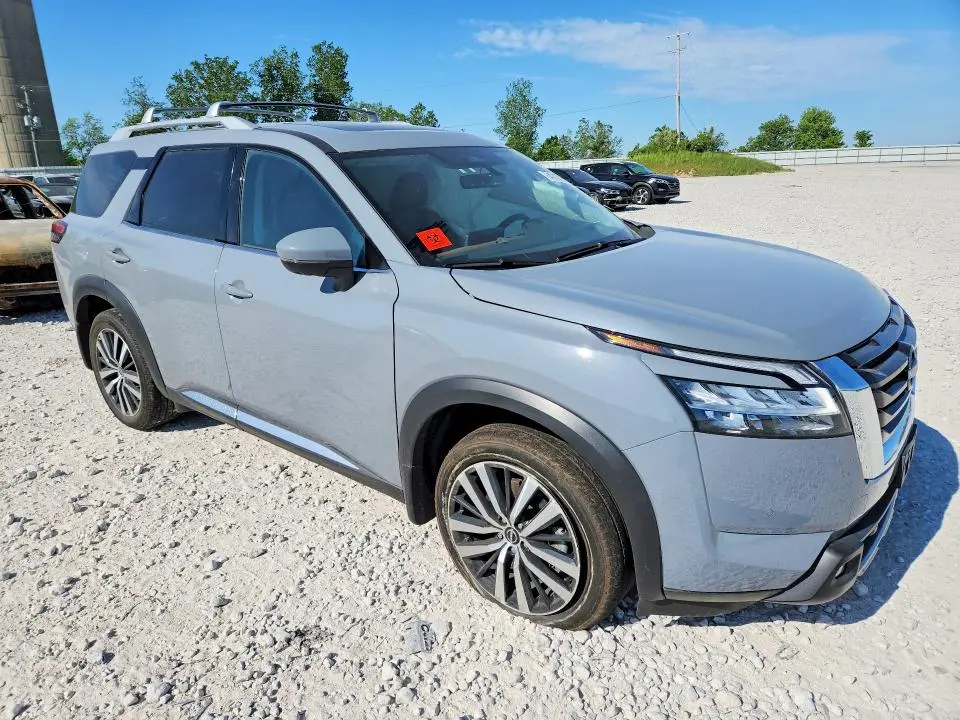 2024 NISSAN PATHFINDER PLATINUM  