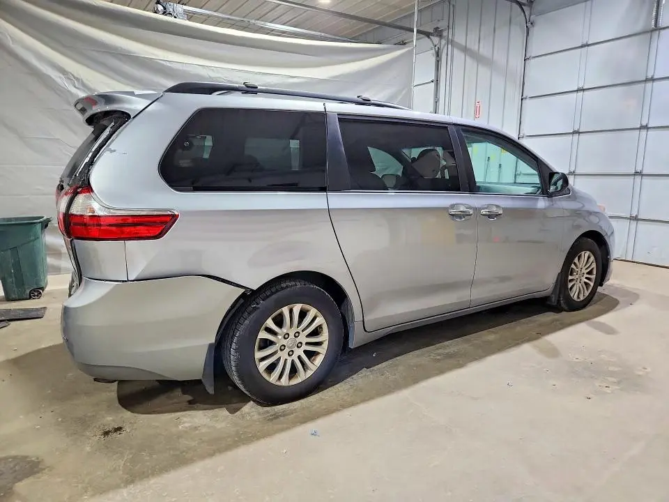 2017 TOYOTA SIENNA XLE 8-PASSENGER  