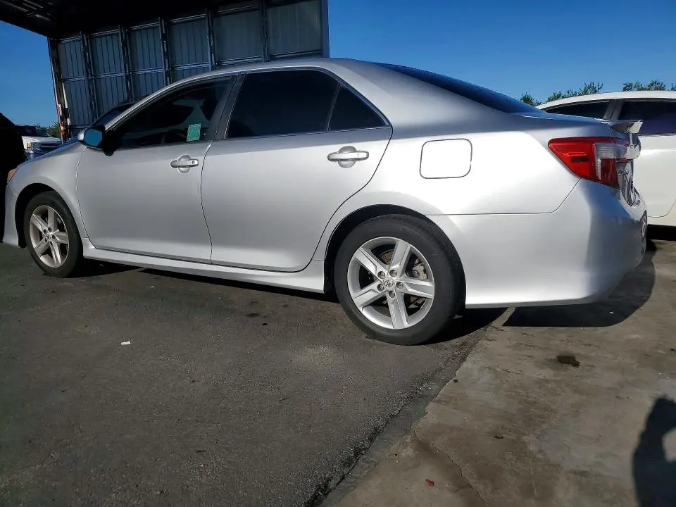 2012 TOYOTA CAMRY SE  