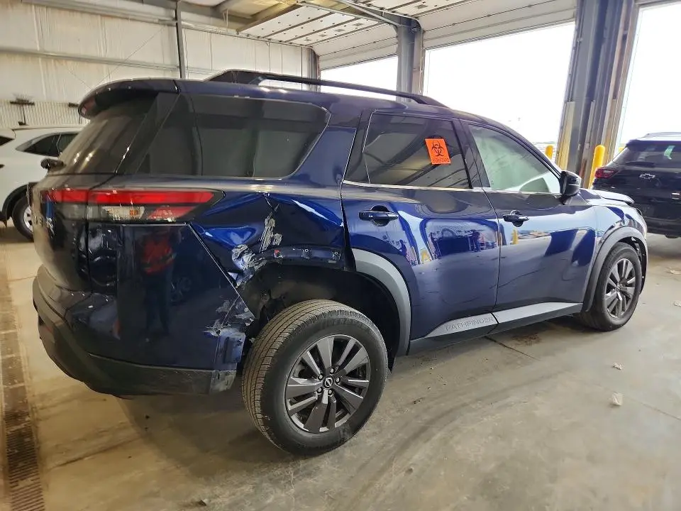 2022 NISSAN PATHFINDER SV  