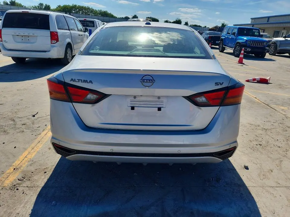 2024 NISSAN ALTIMA SV  