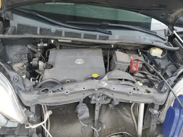 2015 TOYOTA SIENNA LE  
