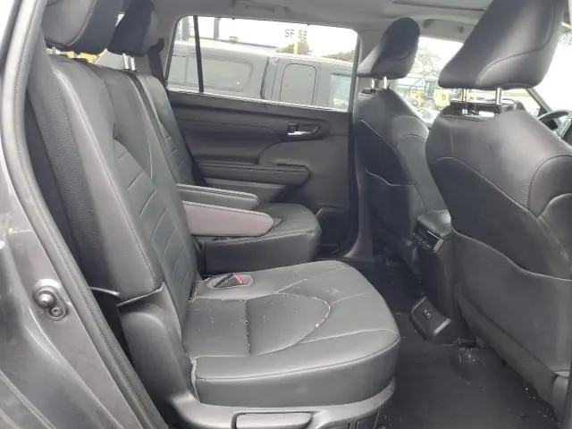 2020 TOYOTA HIGHLANDER XLE  