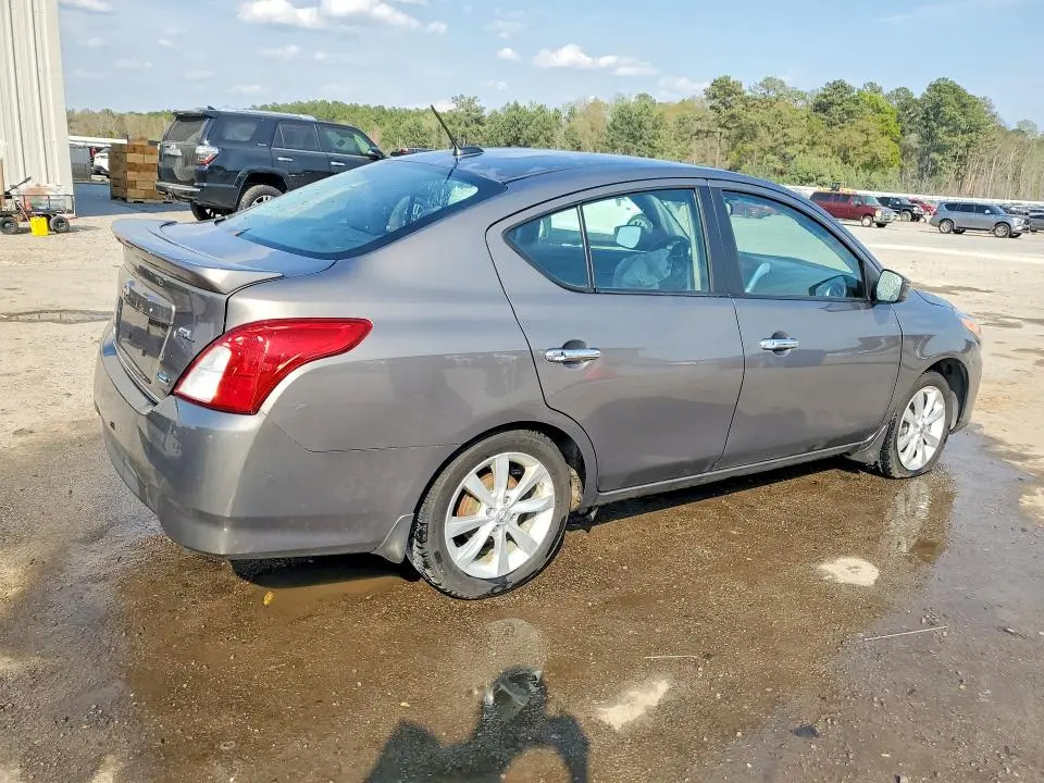 2015 NISSAN VERSA   