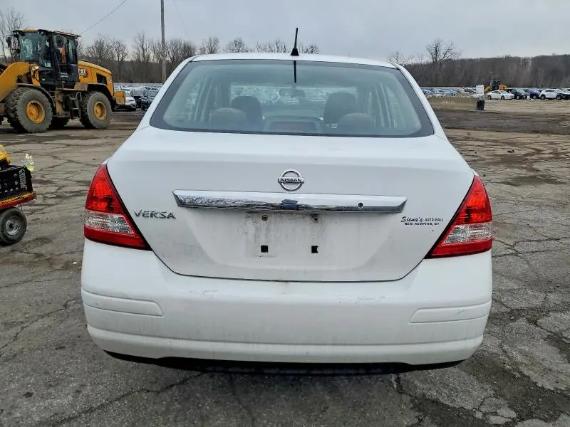 2011 NISSAN VERSA 1.8 S  