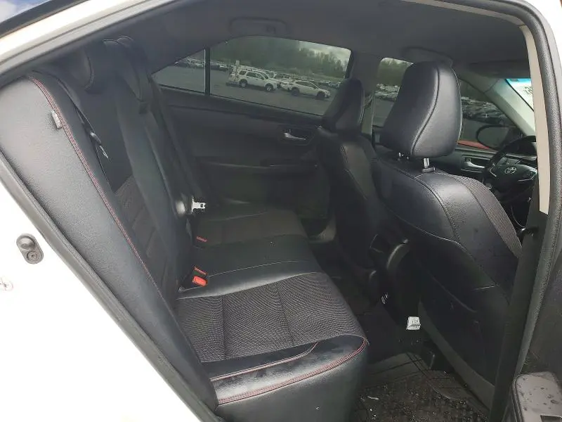 2016 TOYOTA CAMRY SE  