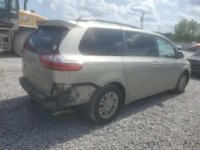 2017 TOYOTA SIENNA XLE  