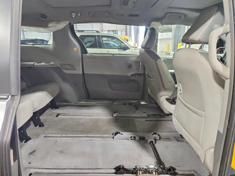 2013 TOYOTA SIENNA LIMITED 7-PASSENGER  