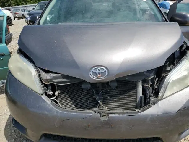 2012 TOYOTA SIENNA XLE  