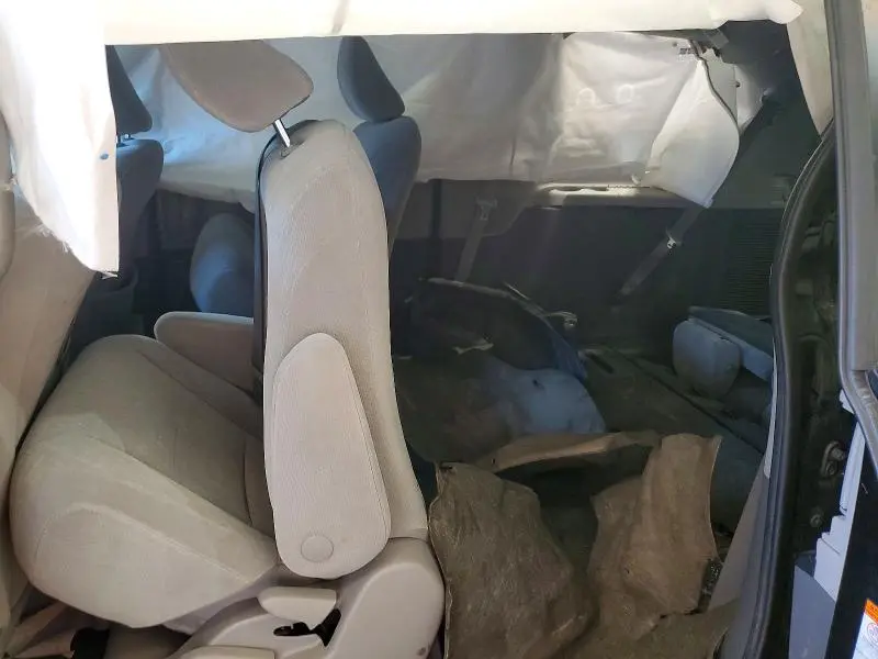 2020 TOYOTA SIENNA LE  