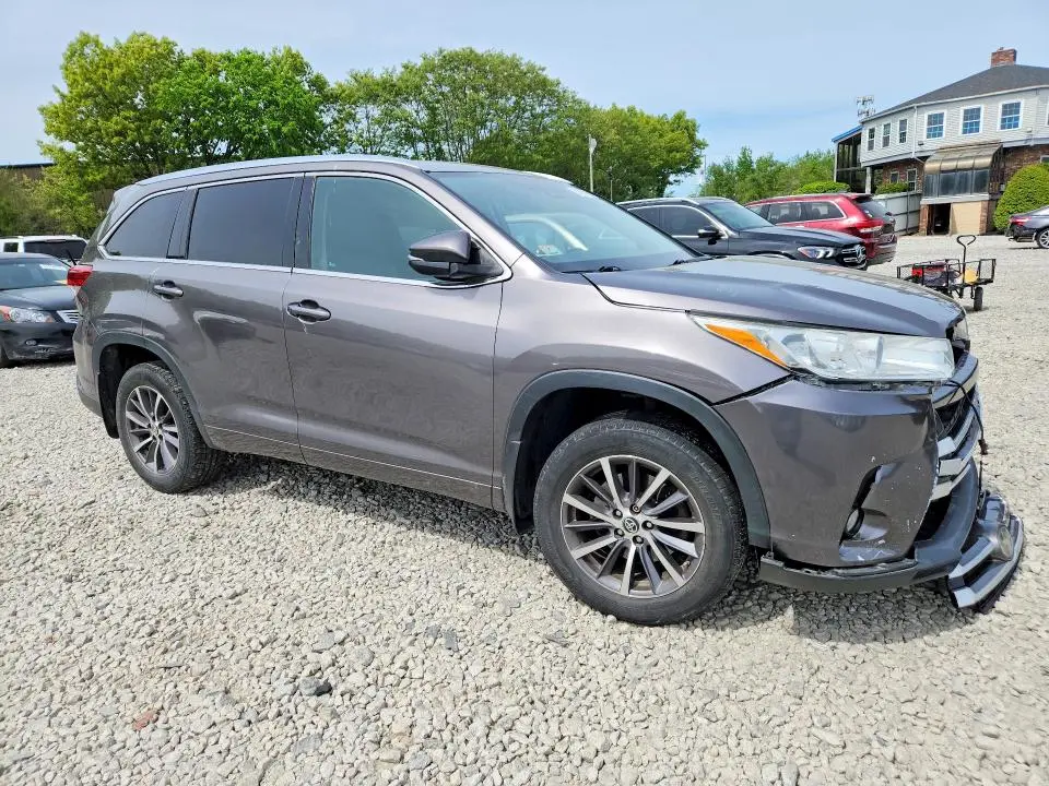 2017 TOYOTA HIGHLANDER XLE  