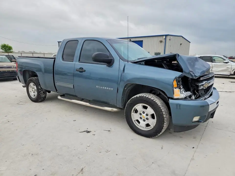2011 CHEVROLET SILVERADO C1500 LT  