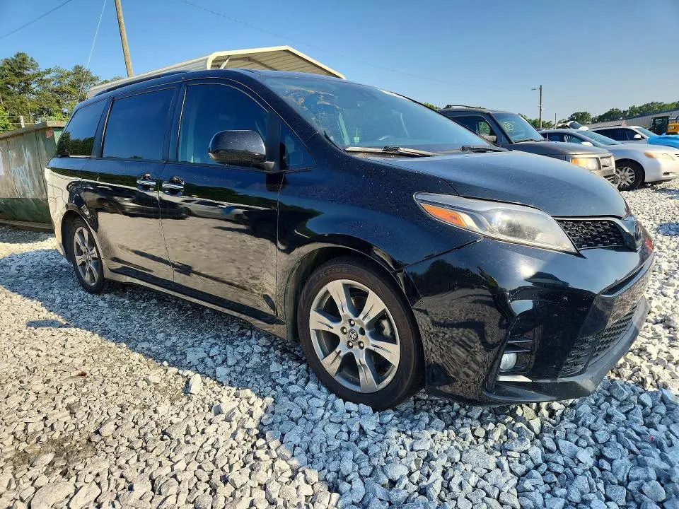 2018 TOYOTA SIENNA SE PREMIUM 8-PASSENGER  