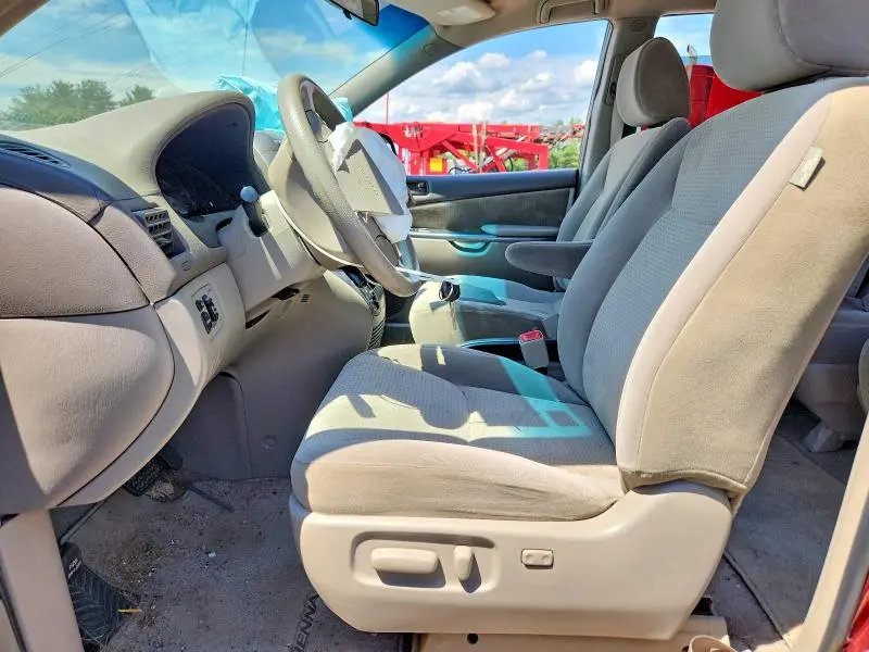 2010 TOYOTA SIENNA LE  