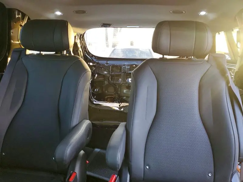 2025 KIA CARNIVAL SX  