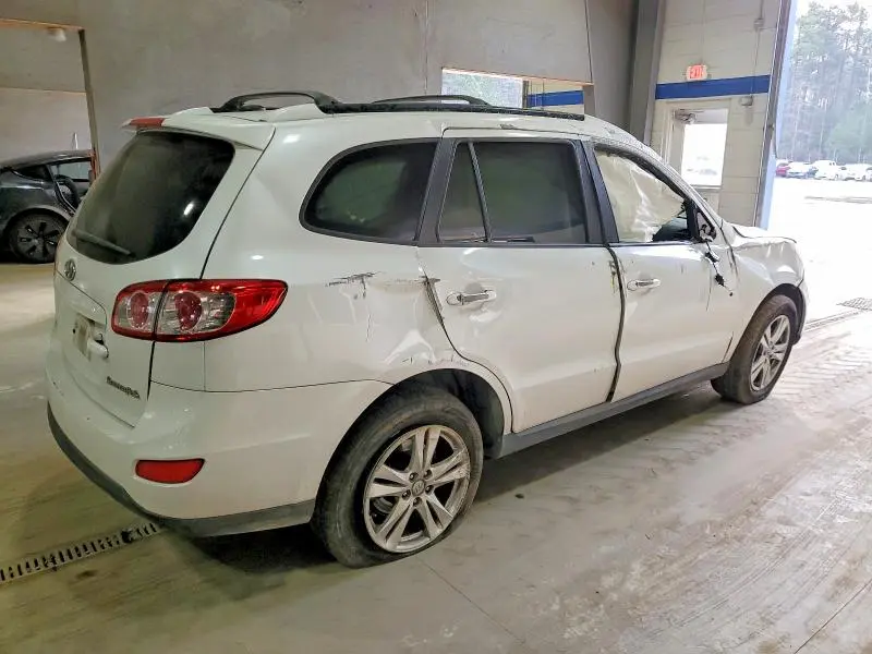 2011 HYUNDAI SANTA FE SE  