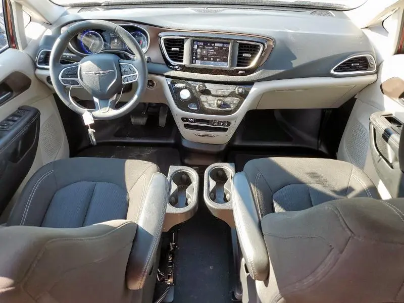 2022 CHRYSLER VOYAGER LX  