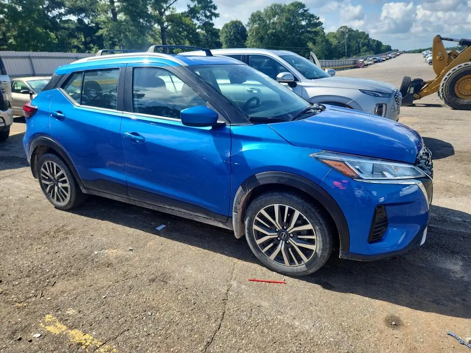 2024 NISSAN KICKS SV  