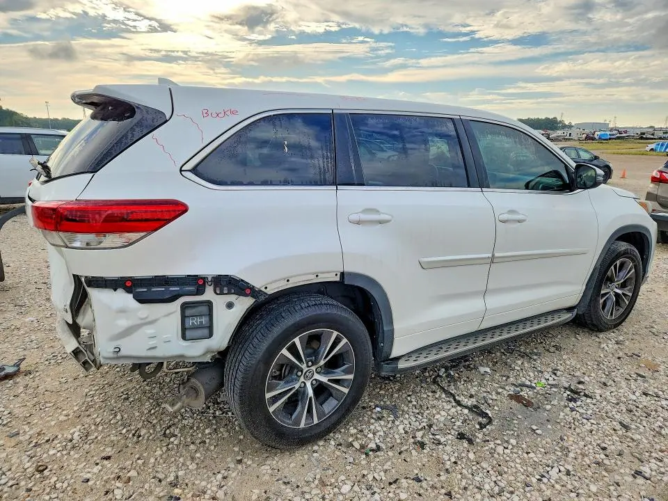 2018 TOYOTA HIGHLANDER LE PLUS  