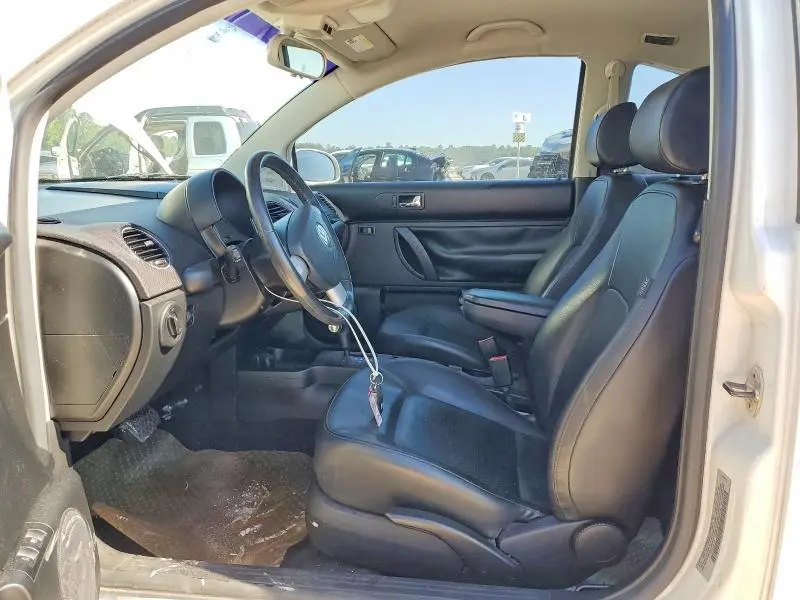 2010 VOLKSWAGEN NEW BEETLE   