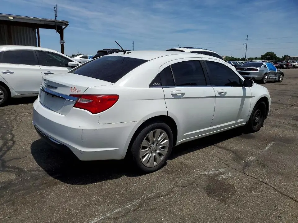 2013 CHRYSLER 200 LX  