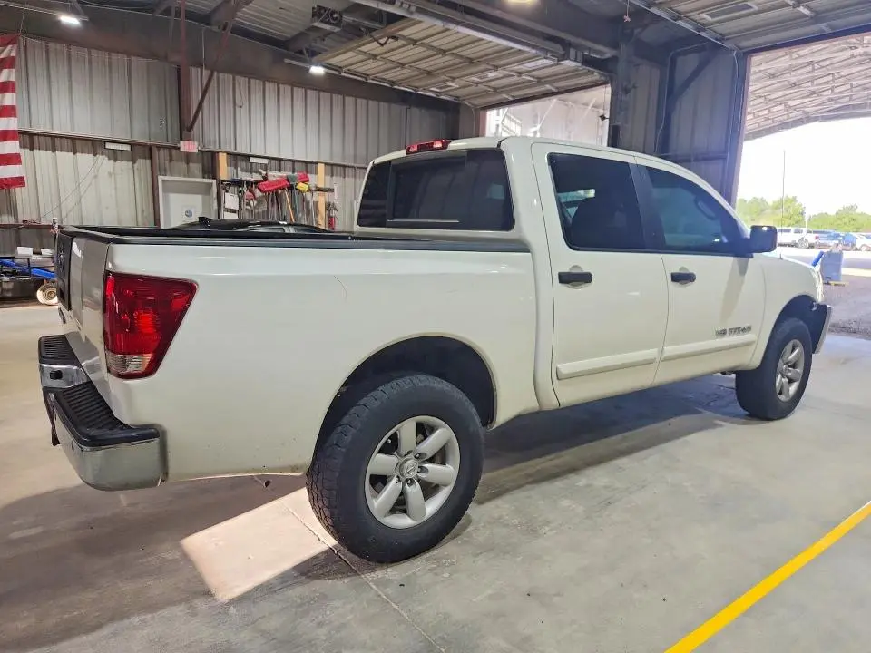 2010 NISSAN TITAN SE  