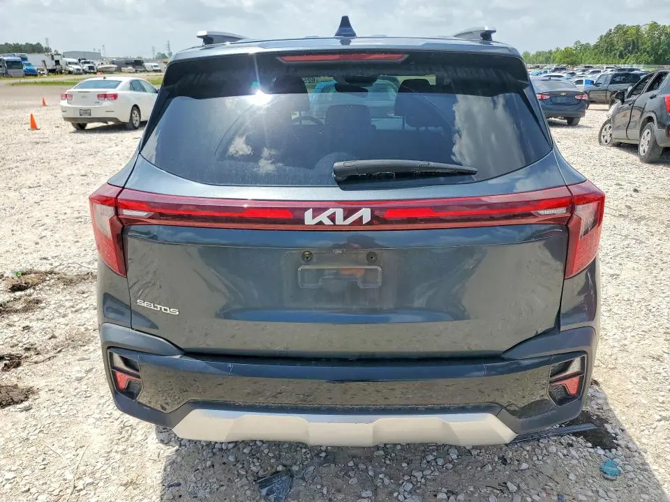 2024 KIA SELTOS EX  