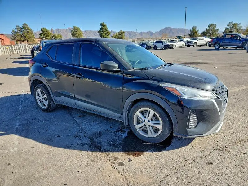 2022 NISSAN KICKS S  