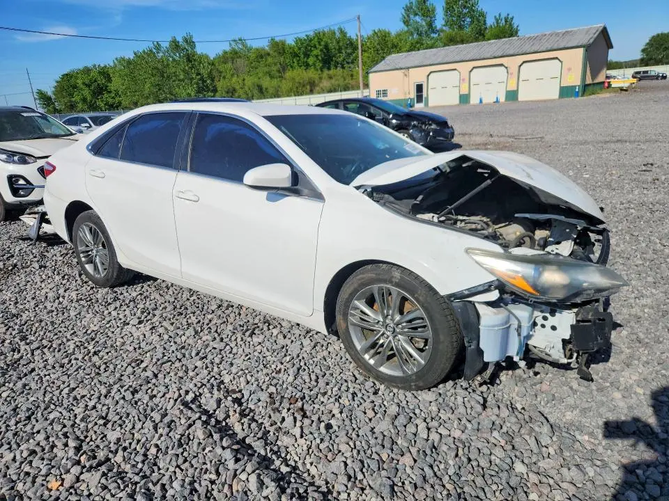 2016 TOYOTA CAMRY SE  