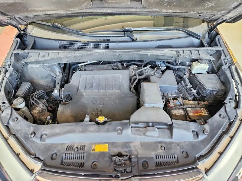 2015 TOYOTA HIGHLANDER LE  