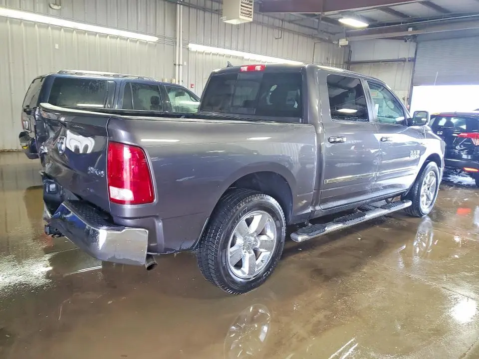 2015 RAM 1500 SLT  