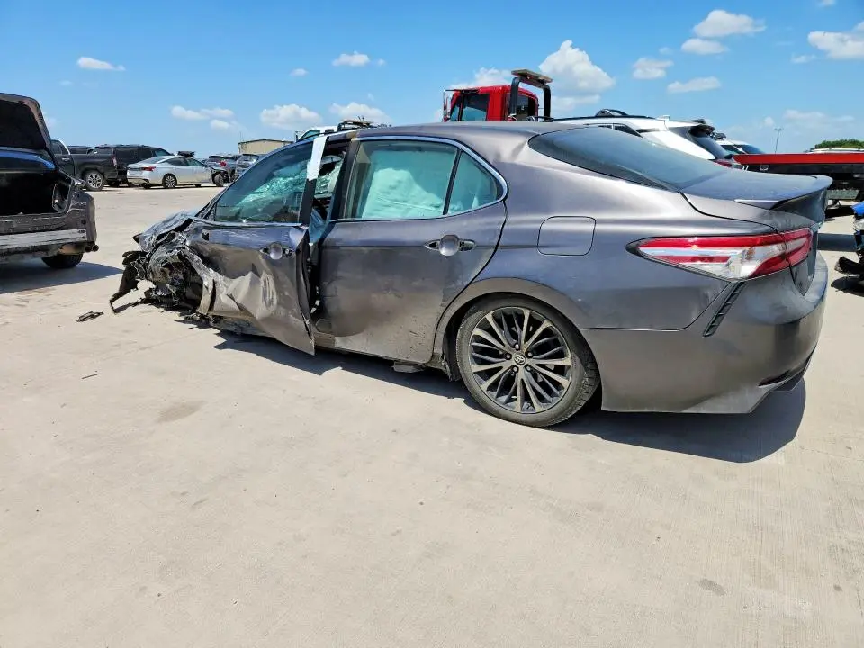 2018 TOYOTA CAMRY SE  