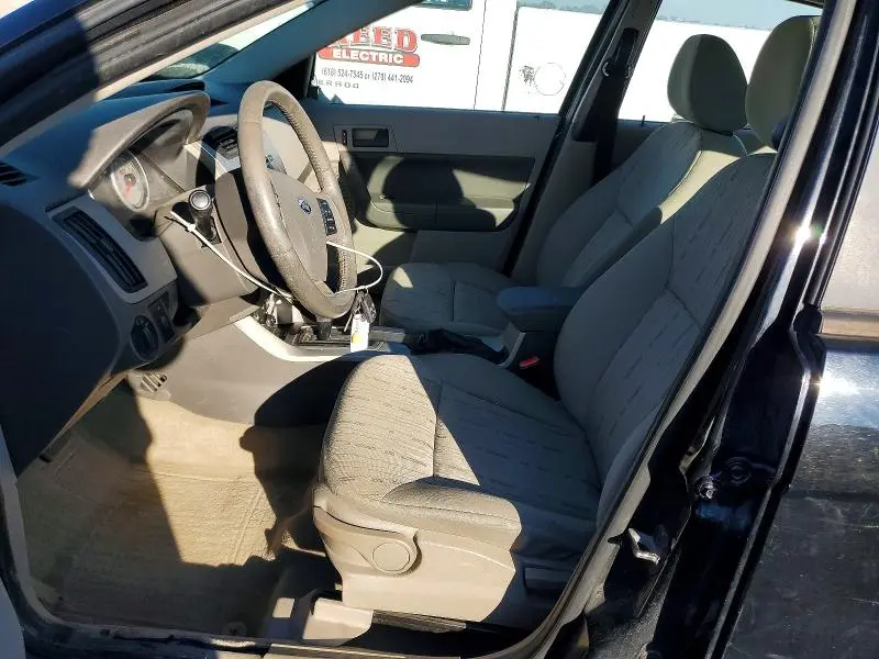 2010 FORD FOCUS SE  