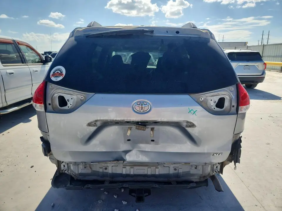 2013 TOYOTA SIENNA XLE 8-PASSENGER  