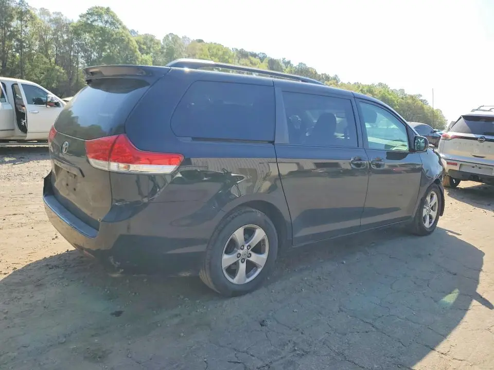 2013 TOYOTA SIENNA LE 8-PASSENGER  