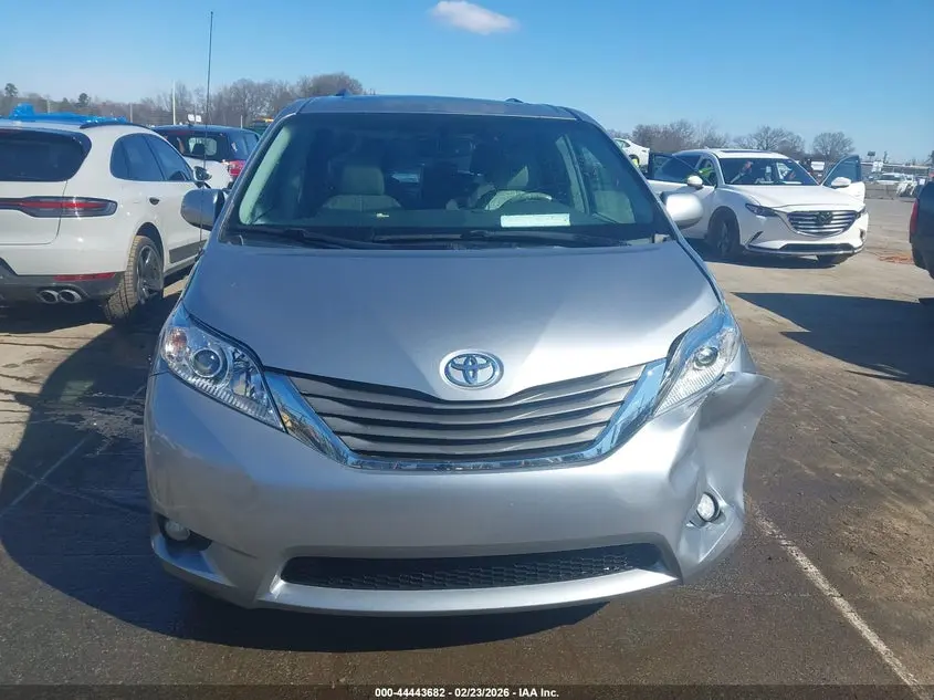 2013 TOYOTA SIENNA XLE V6 8 PASSENGER