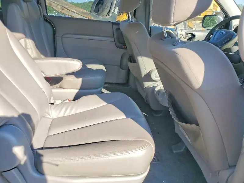 2012 KIA SEDONA LX  