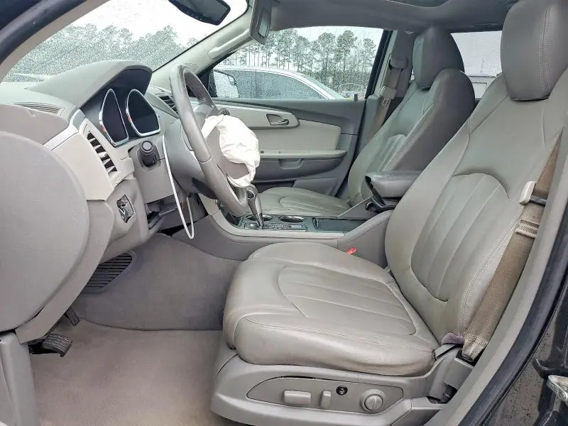 2011 CHEVROLET TRAVERSE LT  