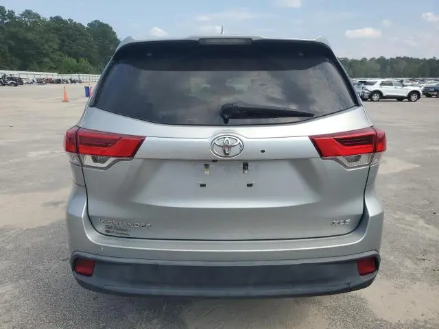 2017 TOYOTA HIGHLANDER SE  