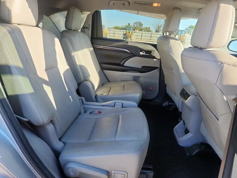 2016 TOYOTA HIGHLANDER LIMITED  