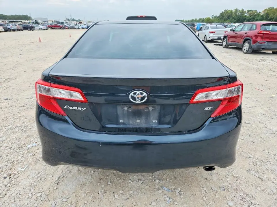 2014 TOYOTA CAMRY SE  