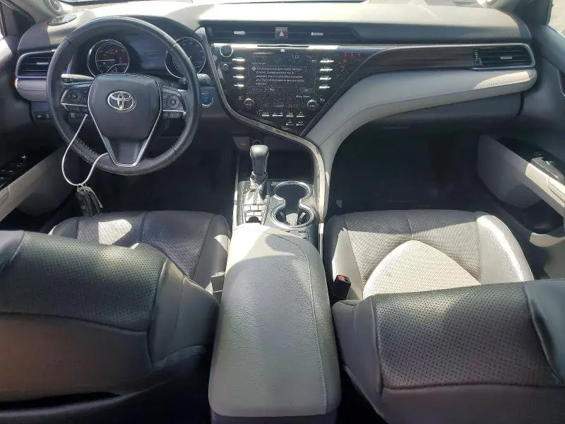 2020 TOYOTA CAMRY XLE  