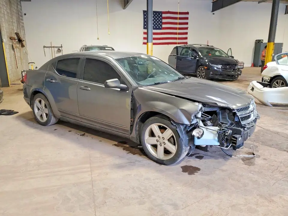 2013 DODGE AVENGER SE  