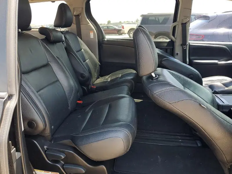 2018 TOYOTA SIENNA SE 8-PASSENGER  