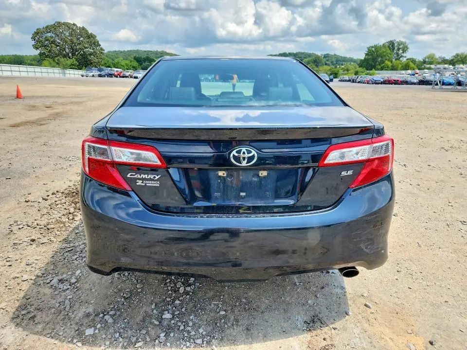 2014 TOYOTA CAMRY SE  