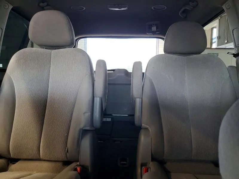 2012 KIA SEDONA LX  