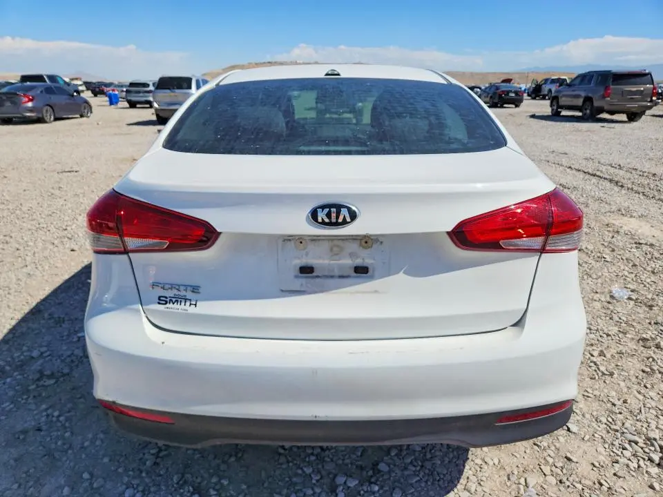 2017 KIA FORTE LX  