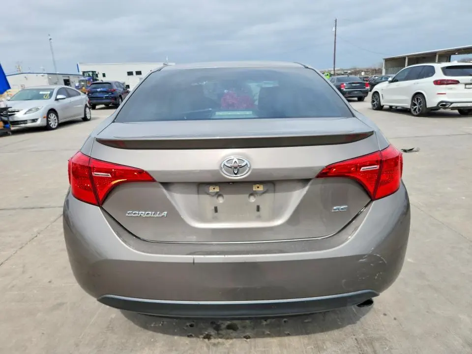 2017 TOYOTA COROLLA SE  