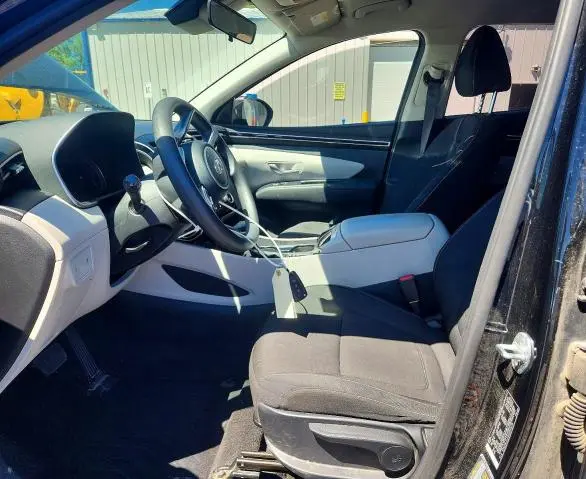 2022 HYUNDAI TUCSON SE  