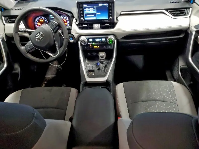 2021 TOYOTA RAV4 XLE  